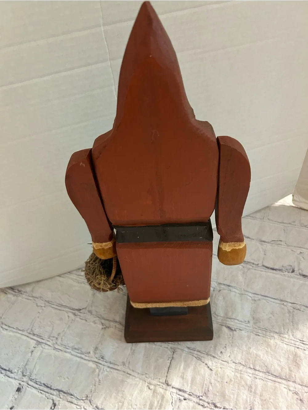 VINTAGE TABLETOP TALL PRIMITIVE WOOD HAND PAINTED SANTA CLAUS FORK ART ON BASE